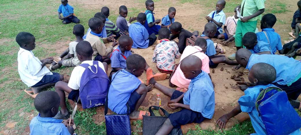 Learning by playing: inclusive primary education for children